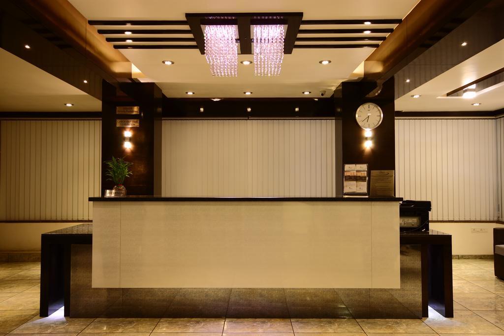Hotel Apex Surat Ngoại thất bức ảnh
