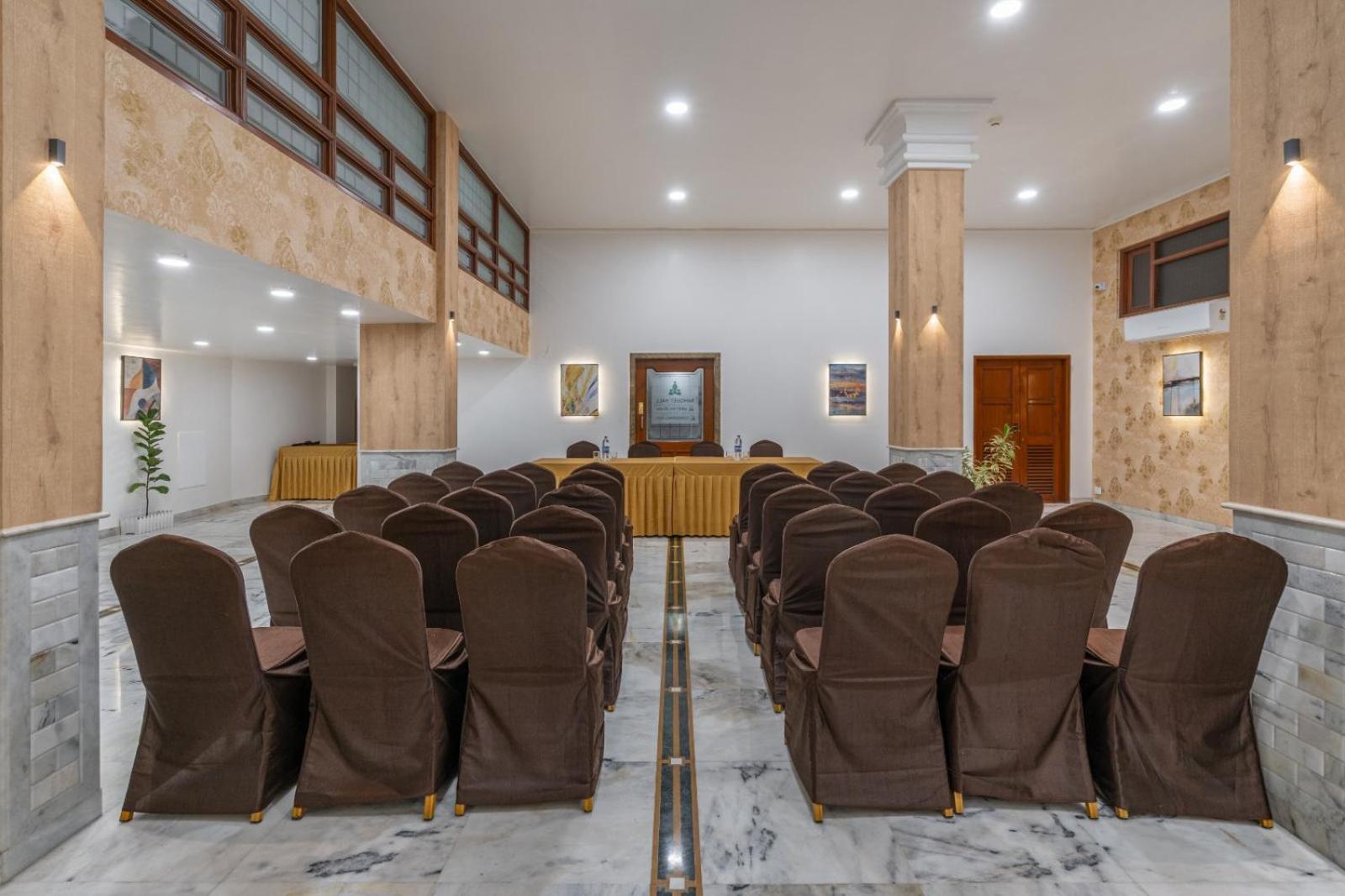 Hotel Apex Surat Ngoại thất bức ảnh