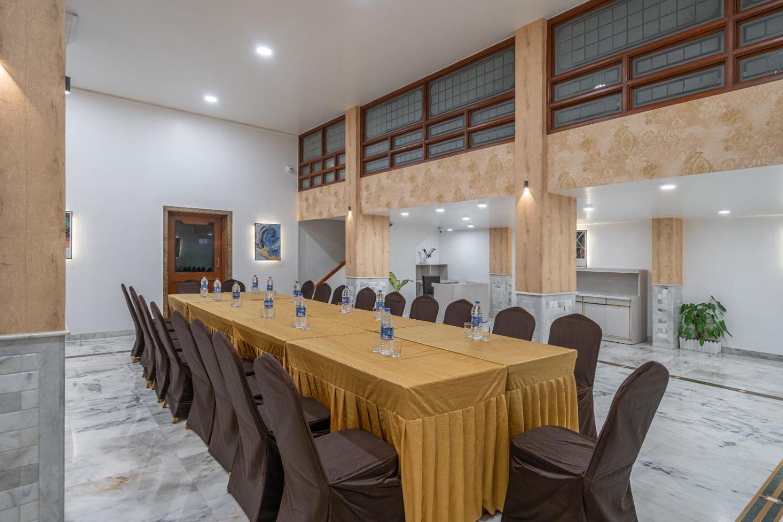 Hotel Apex Surat Ngoại thất bức ảnh