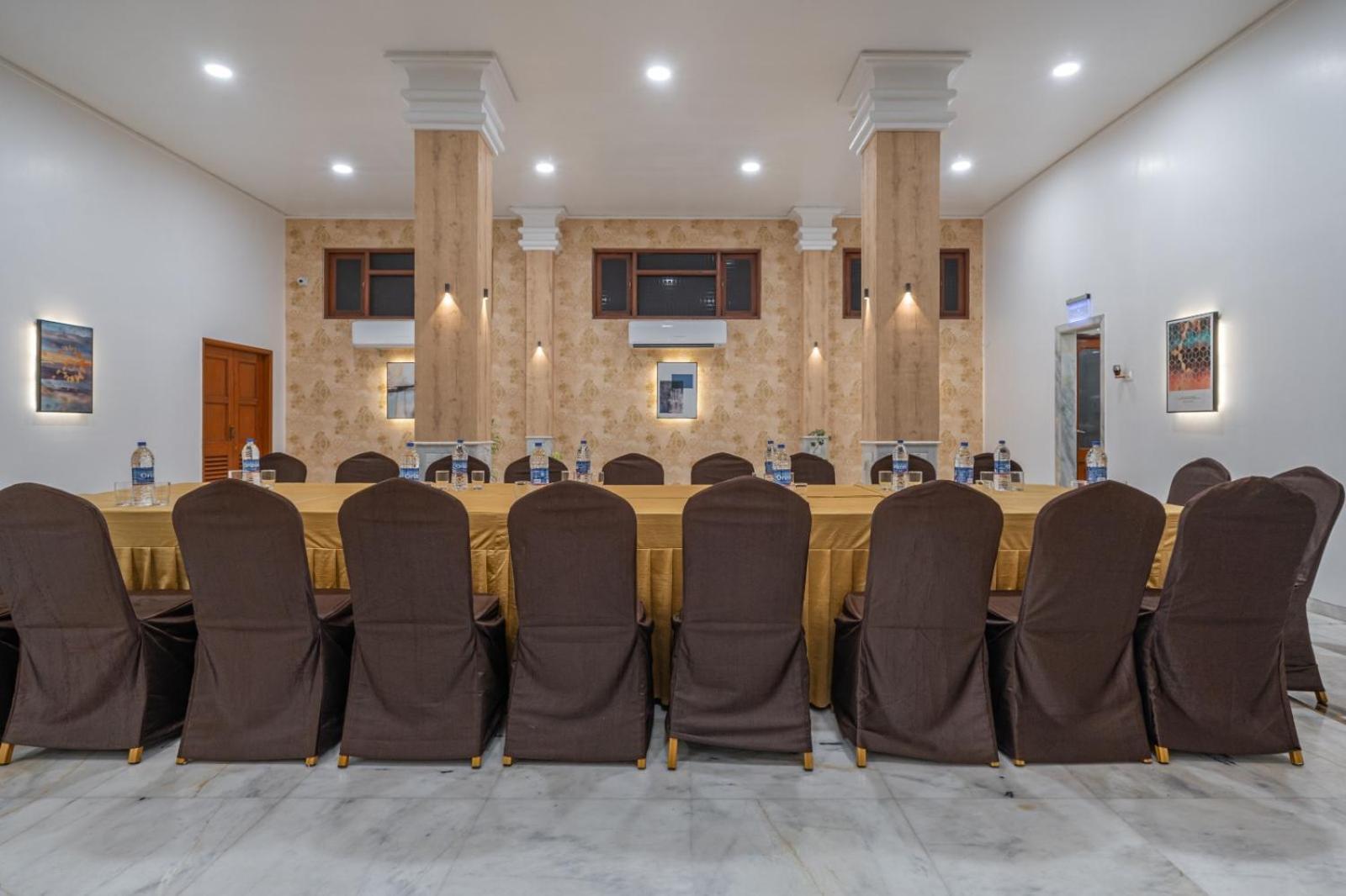 Hotel Apex Surat Ngoại thất bức ảnh
