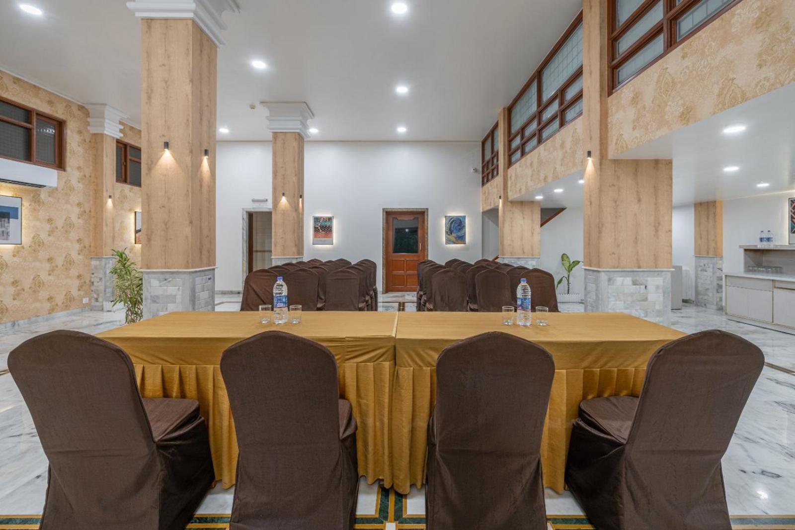 Hotel Apex Surat Ngoại thất bức ảnh