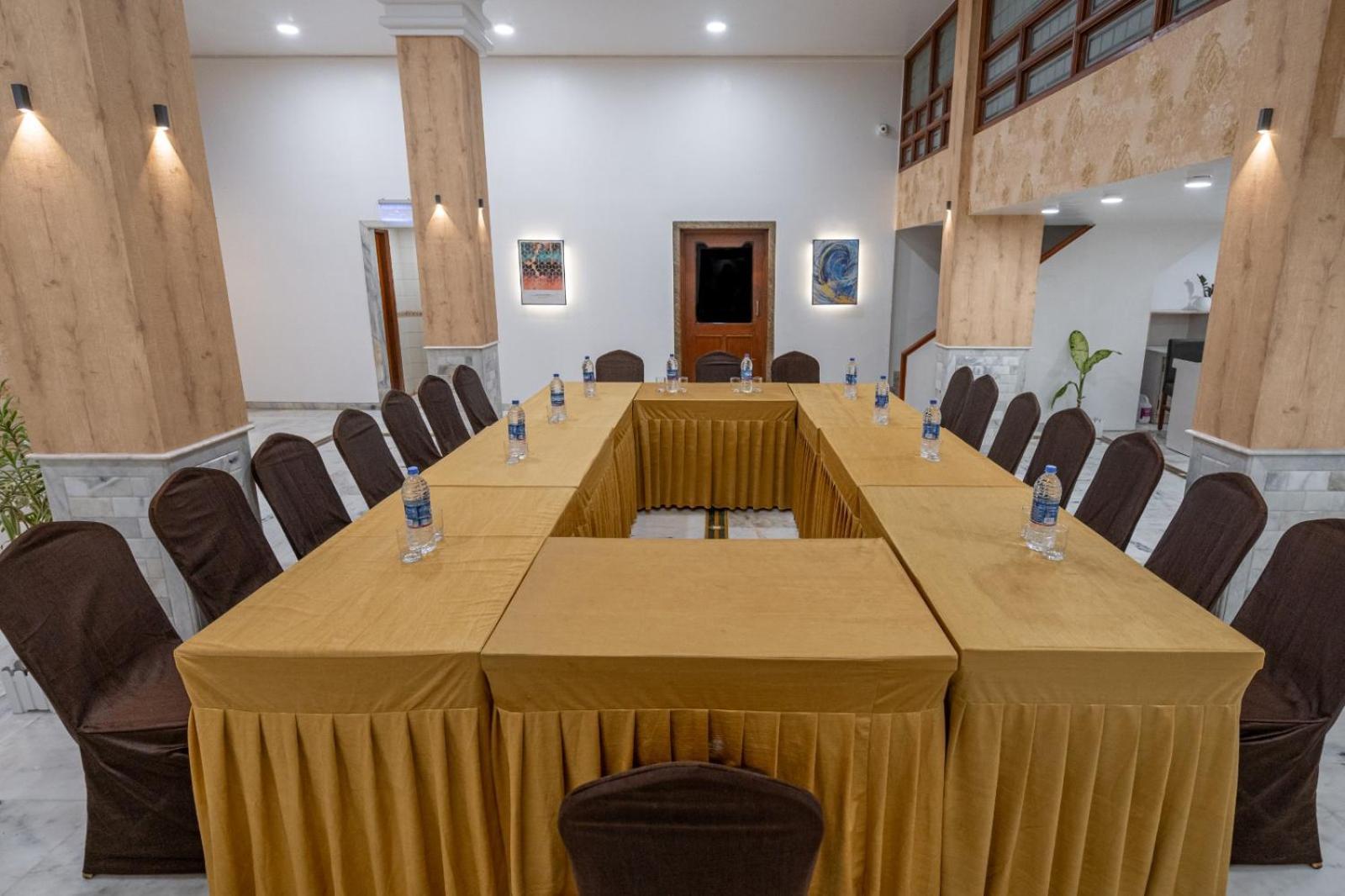 Hotel Apex Surat Ngoại thất bức ảnh