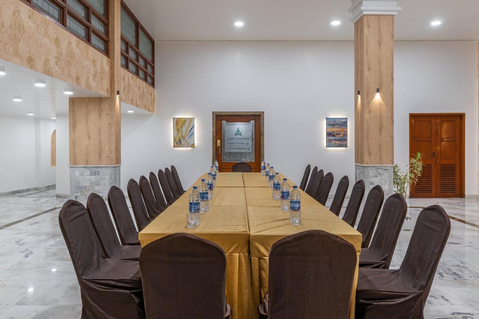 Hotel Apex Surat Ngoại thất bức ảnh
