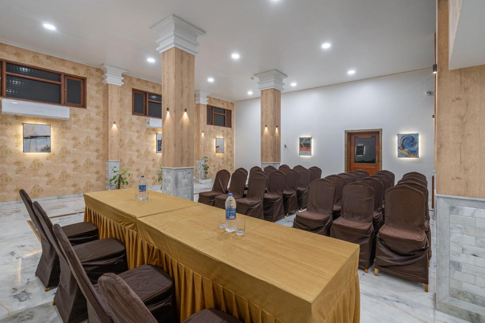 Hotel Apex Surat Ngoại thất bức ảnh