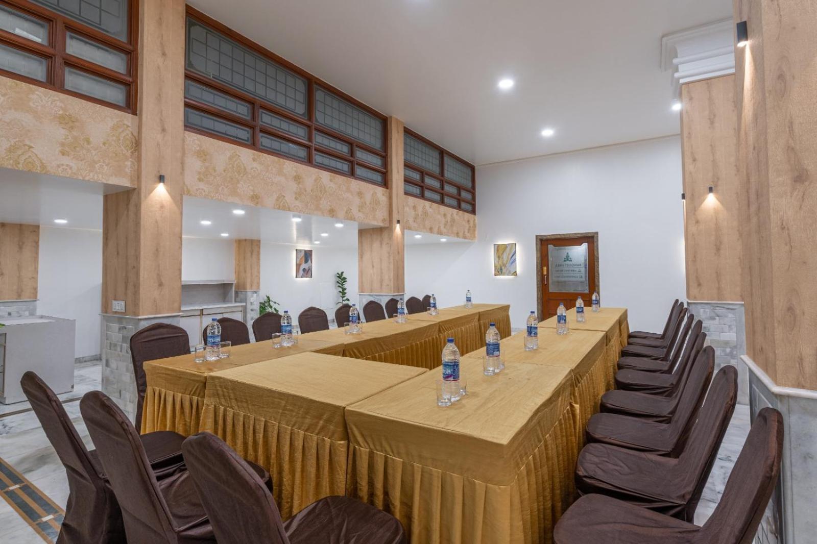 Hotel Apex Surat Ngoại thất bức ảnh