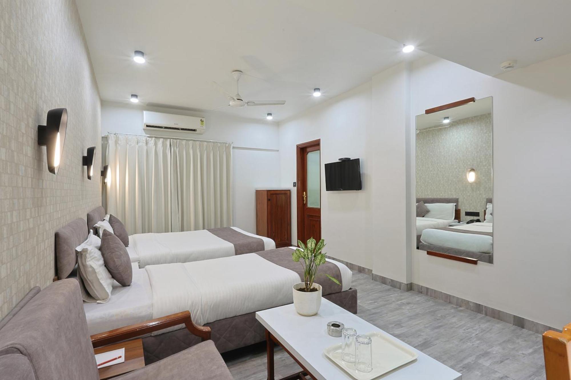 Hotel Apex Surat Ngoại thất bức ảnh