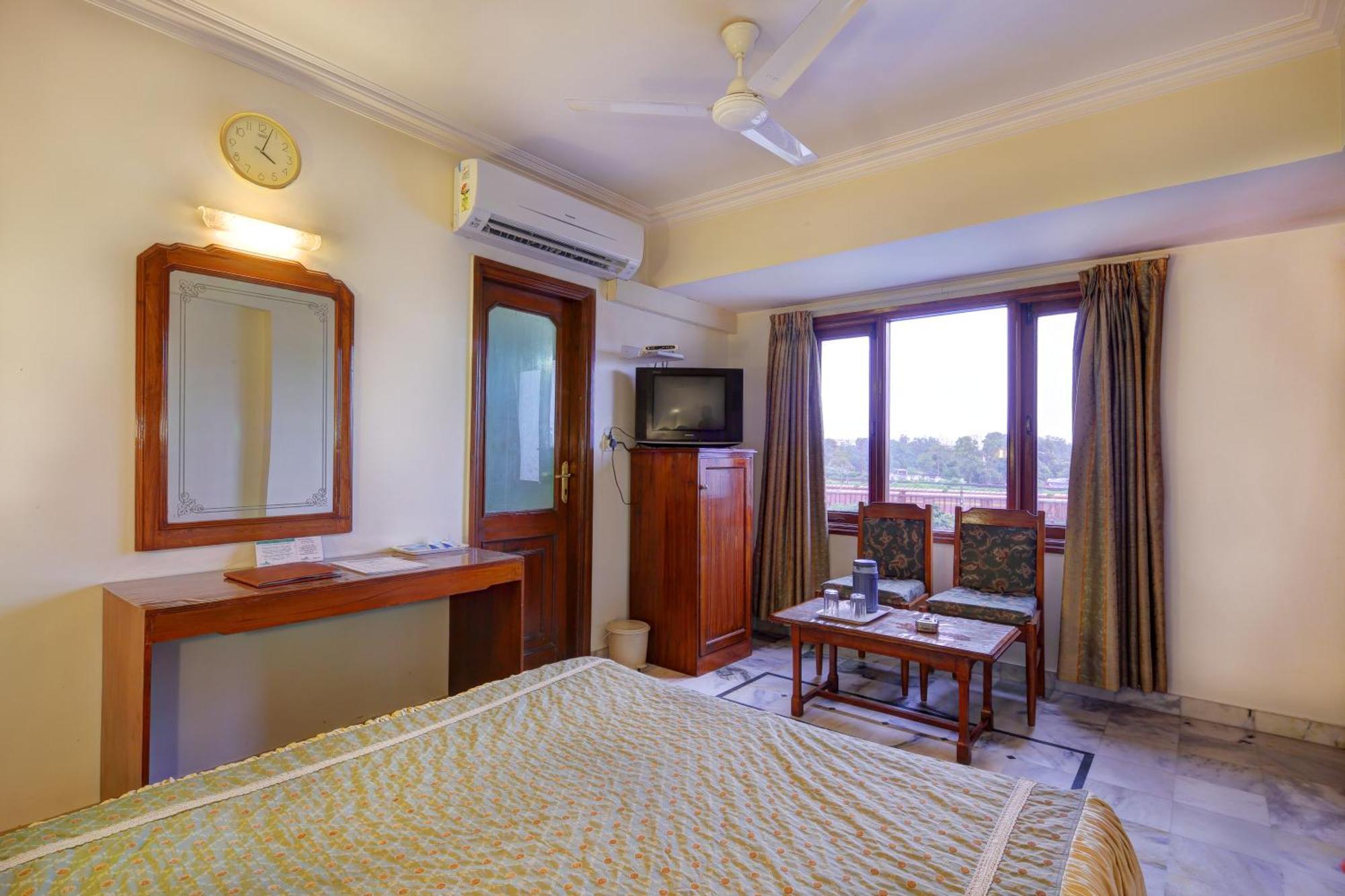Hotel Apex Surat Ngoại thất bức ảnh