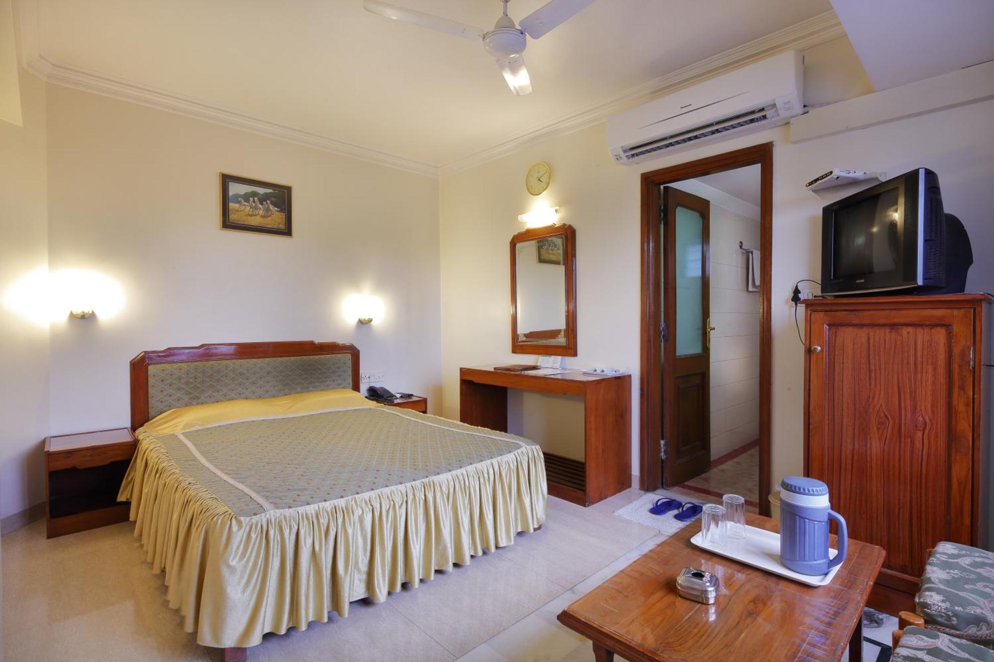 Hotel Apex Surat Ngoại thất bức ảnh