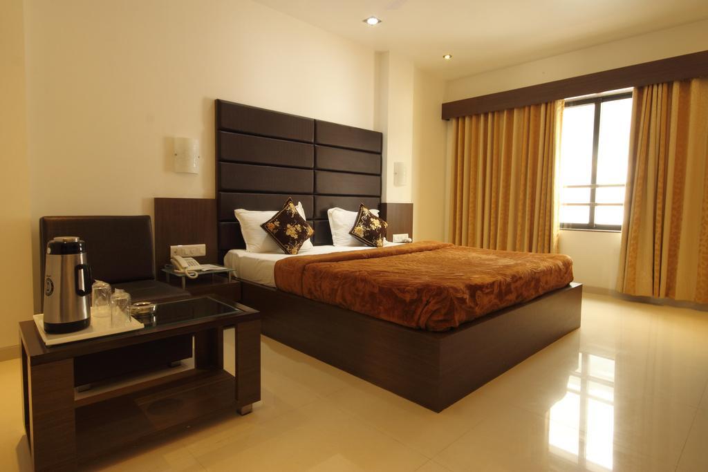 Hotel Apex Surat Phòng bức ảnh