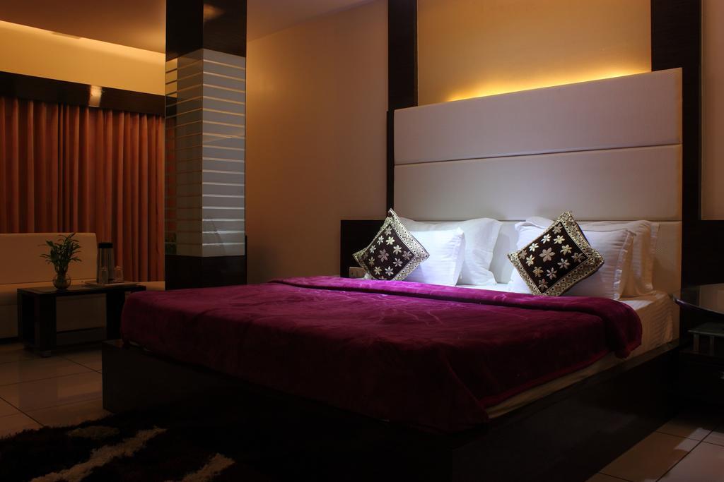 Hotel Apex Surat Phòng bức ảnh