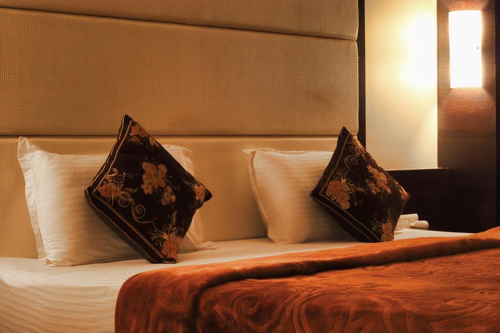 Hotel Apex Surat Phòng bức ảnh