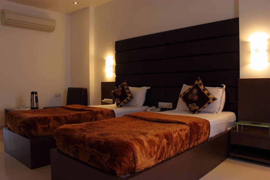 Hotel Apex Surat Ngoại thất bức ảnh