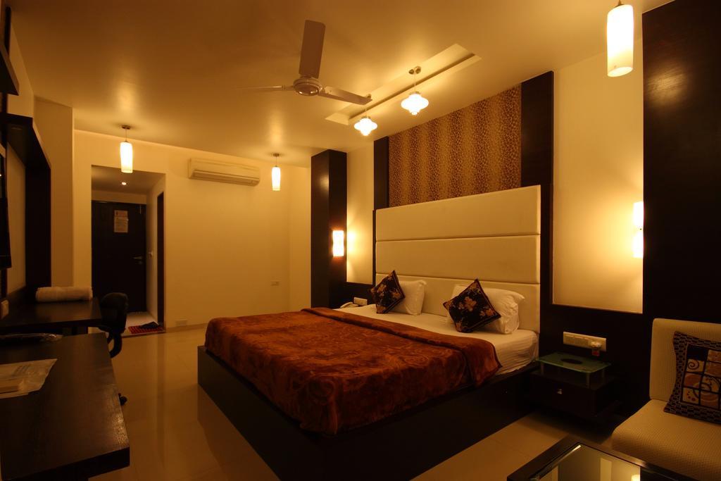 Hotel Apex Surat Phòng bức ảnh