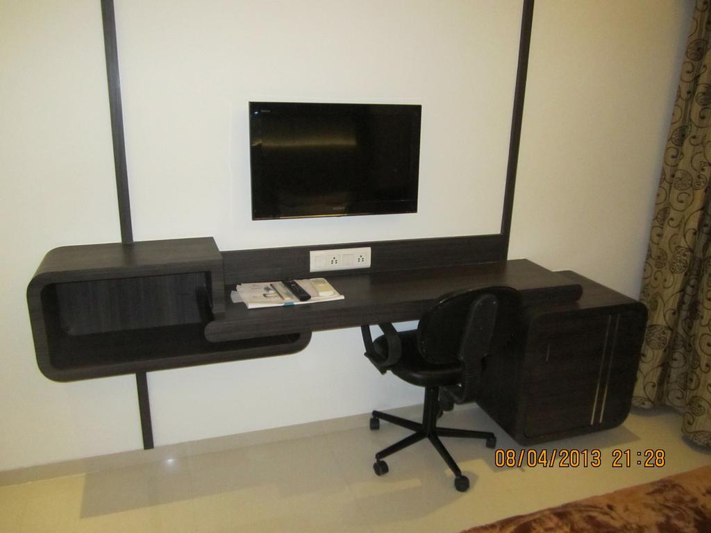 Hotel Apex Surat Ngoại thất bức ảnh